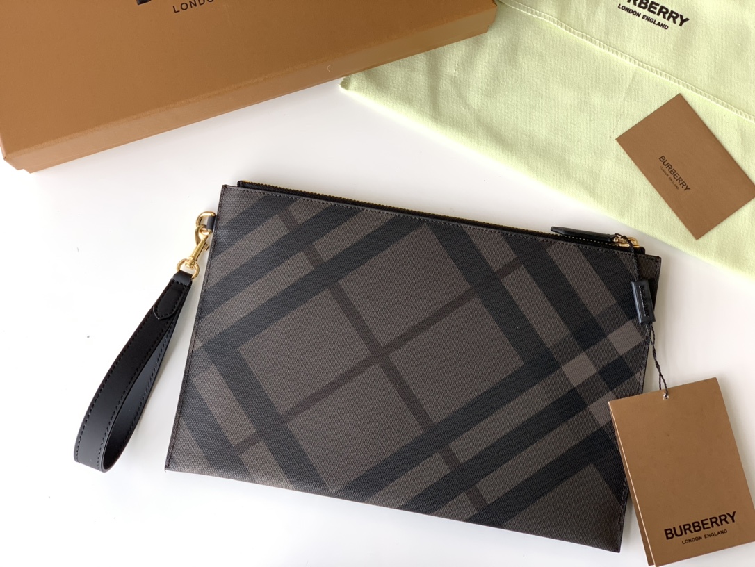 Burberry_Wallet-30_x_20_